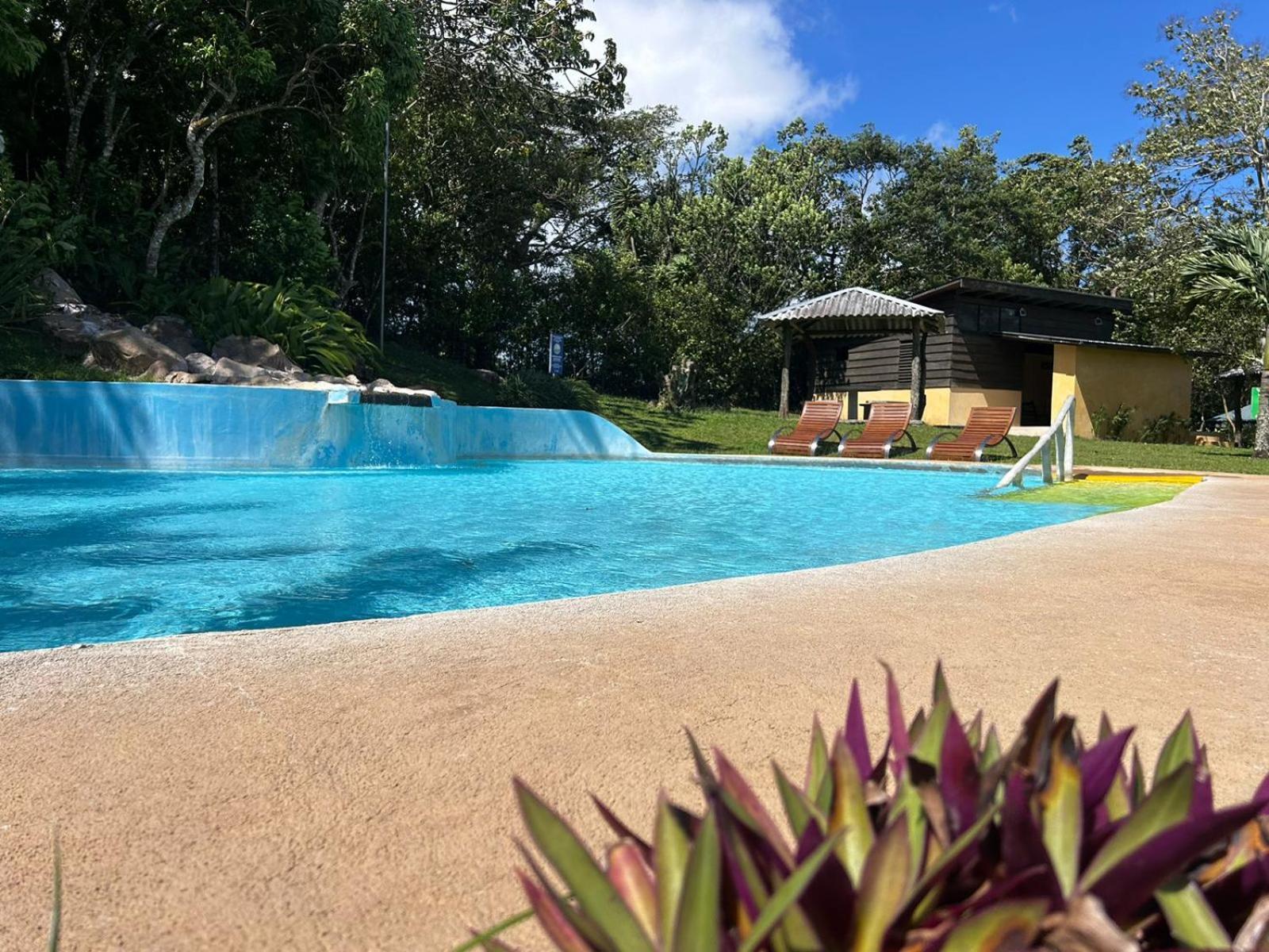 Colinas Del Miravalles Hotel & Hot Springs Guayabo  Buitenkant foto